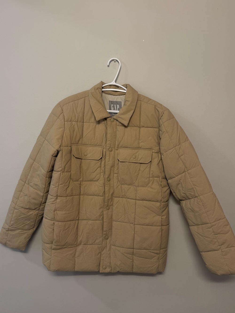 GAP Men's Quilted Puffer Jacket in Khaki